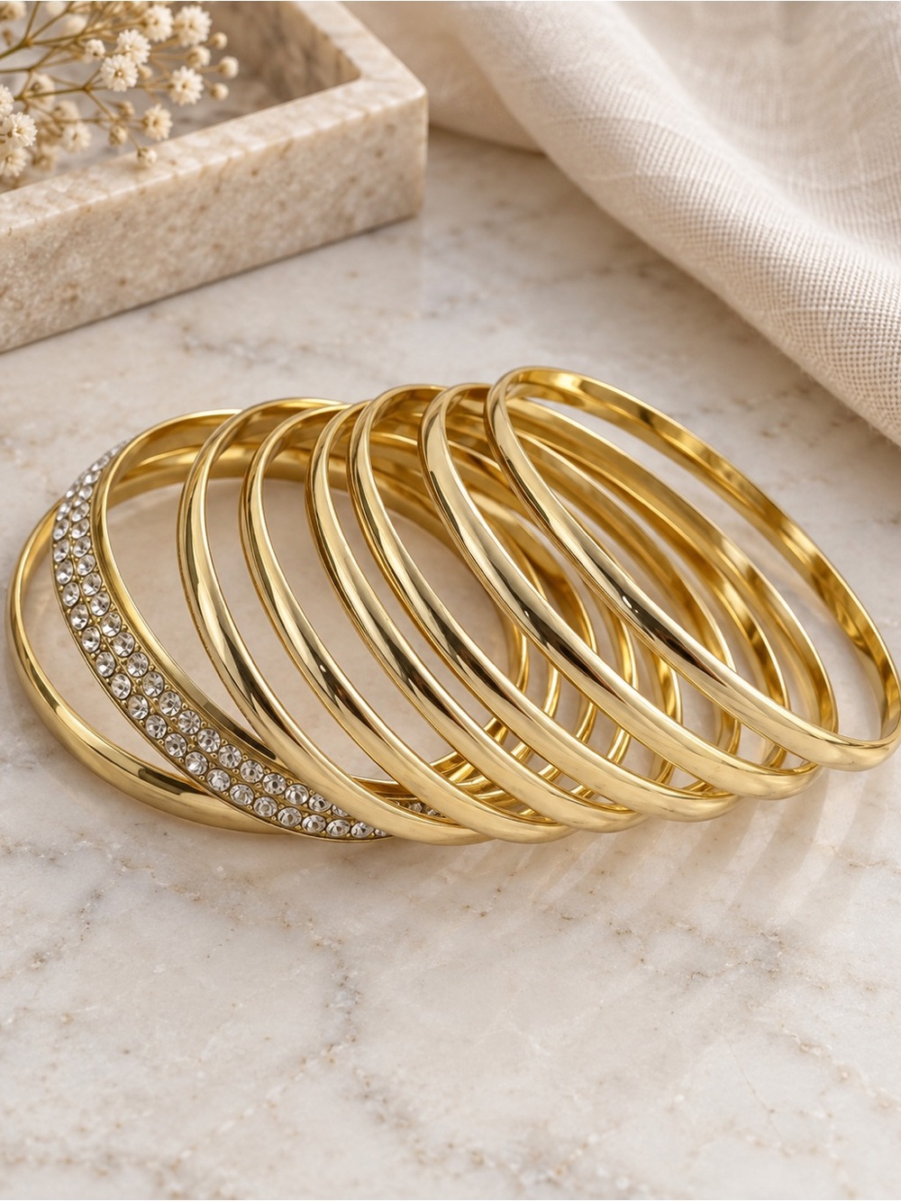 6/$25 - Gold-Tone Bangle Bracelet Set
LR222/3 po